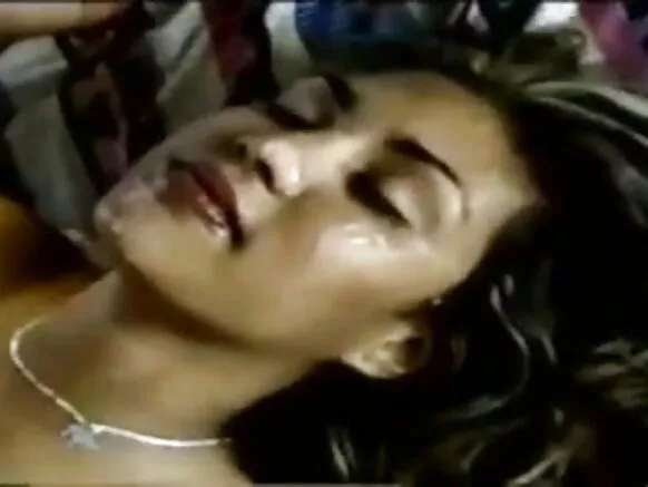 Sexy Indian slut olubwon buru jai ninu rẹ akọkọ ti ibilẹ furo ninu yara - cu.