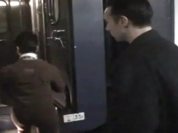 Sofia ogbo ni furo ibọsẹ furo reluwe creampie furo buru jai.