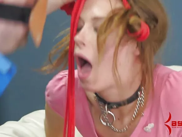 Alexa Nova gasps, ntan kẹtẹkẹtẹ rẹ, focking rẹ ẹsẹ, ati ki o ni a ti ibilẹ furo orgasm ni ẹnu rẹ.